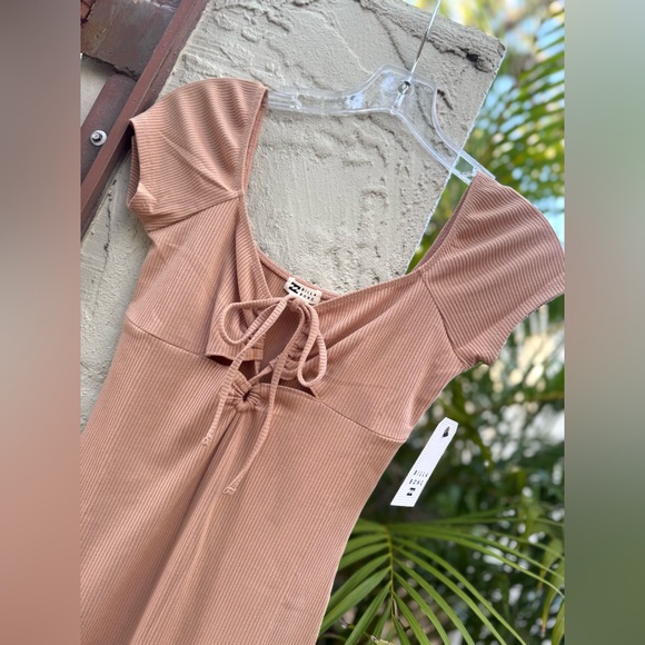 ๐บ๐บ BILLABONG ๐บ๐บ NEW MOOD MIDI DRESS - TRUFFLE - Picture 11 of 13